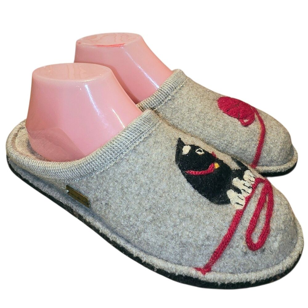 HAFLINGER Sz 8 Black Cat & Red Yarn Wool Logo Slide On Gray House Slippers